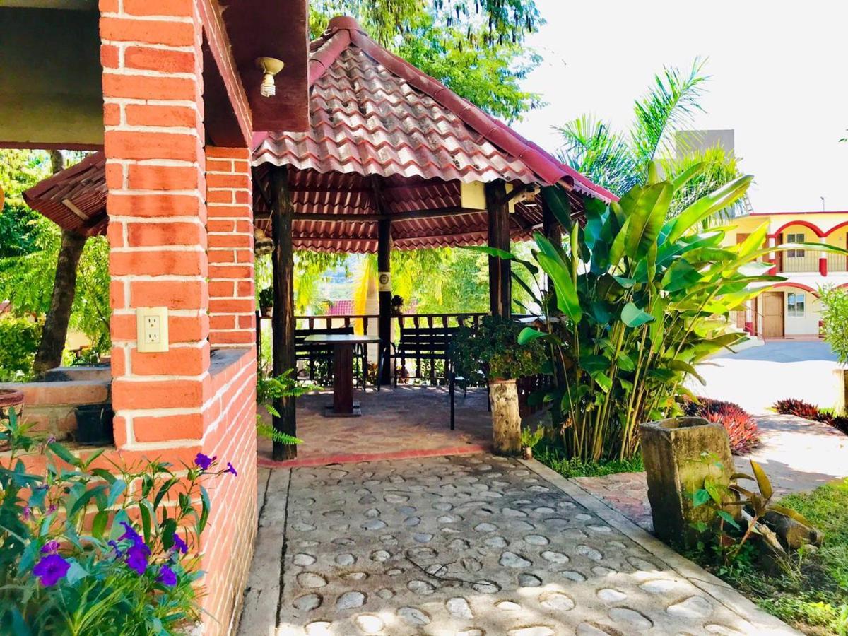 Hotel Y Restaurante Villas Del Sol Jalpan Bagian luar foto